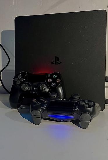plesteyşin: PS4 Slim 1TB Proşivkalı – 20 Oyun + 2 Pult Təcili satılır! 🔹 PS4 — 1