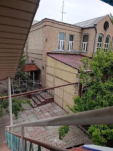 бульвар: Продаётся двухэтажный кирпичный дом (2 кирпича) Локация: район — 6