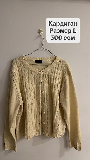Кофты, свитеры: Размер M-L, по 300 сом, три за 700 сом — 3