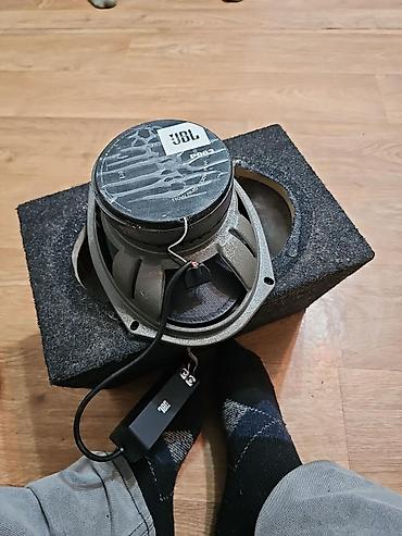 Динамики для авто: 2 динамика в закрытых коробах оригинальные JBL — 2