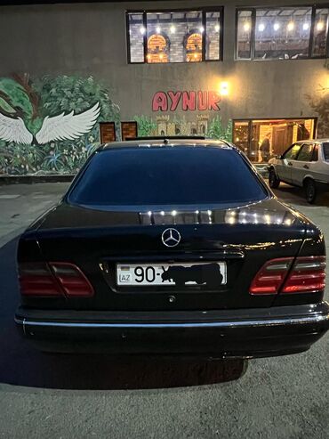 Mercedes-Benz: Mercedes-Benz E-Class: 2.4 l | 2000 il Sedan — 15