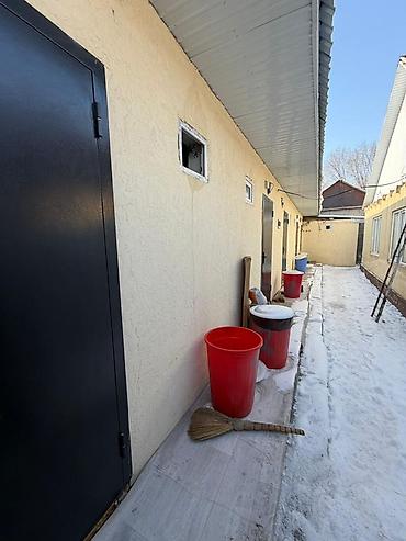 Долгосрочная аренда комнат: Сдается компактная комната-студия с отдельным санузлом. Описание: - — 8