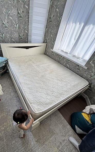 Спальный гарнитур, Б/у, Двуспальная кровать, Шкаф, Комод, цвет - Бежевый
