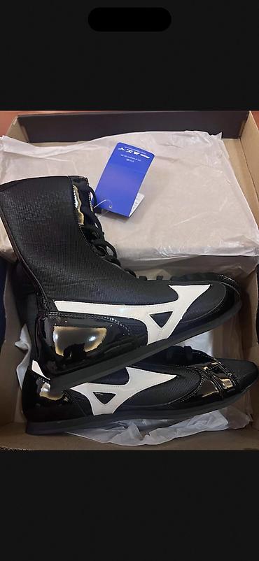 облегченные: Боксерки Mizuno для бокса 1.Синий красный белый- 20 тысяч. 2.черный- — 4