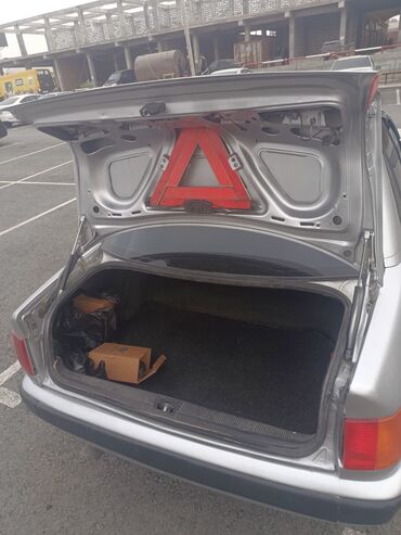 Audi: Audi 100: 1992 г., Бензин, Седан — 9