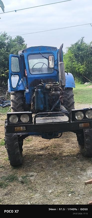 ford transit kreditlə: Mavi rəngli təkərli traktor - Kabinli, geniş ön görünüşlü şüşə və yan — 1