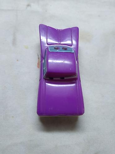 auto od kartonske kutije: Disney Pixar autic plasticni, lila(Malo vise ide na crveni)6,5 cm — 2