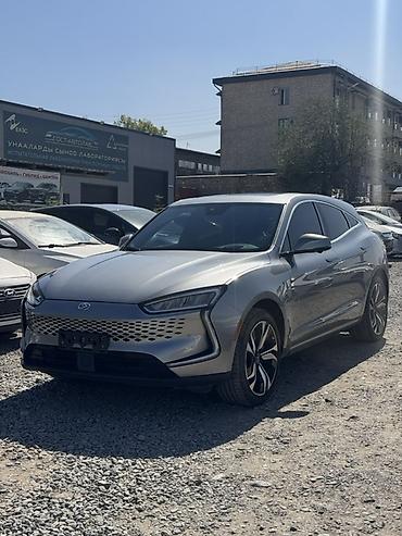 юфс 6: SERES SF5 — кроссовер-купе на гибридной установке (EREV). Серебристый — 1