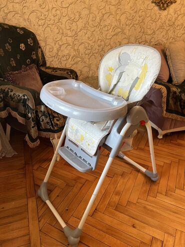 uwaq oturacagi: Uşaq üçün yemək masası. Çox az istifadə olunub. Uşaq orda oturmağı
