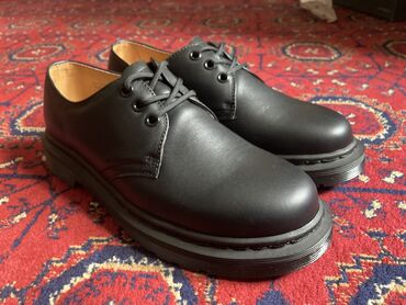 строительные обуви: Продаётся ботинки Dr. Martens 1461 black новый 40го размера. Продаю