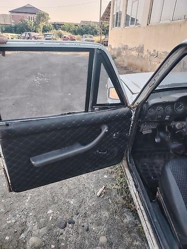 VAZ (LADA): VAZ 2106, ağ rəng, sedan kuzov. Texniki xüsusiyyətlər: - — 10