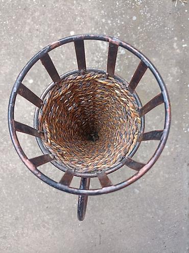 prodaja satova: Stari stalak ukrasni, visine 56 cm, gornji prečnik 13 cm, cena 1200 — 2