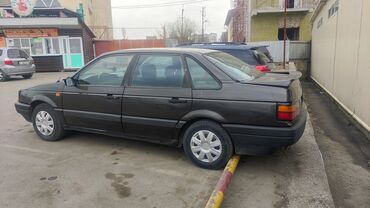 Volkswagen: Volkswagen Passat: 1990 г., 1.8 л, Механика, Бензин, Седан