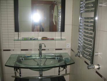 Uzunmüddətli kirayə mənzillər: 28may 8 noyabr metrosunun çıxışında Tibb universitetinə yaxın 17 — 17