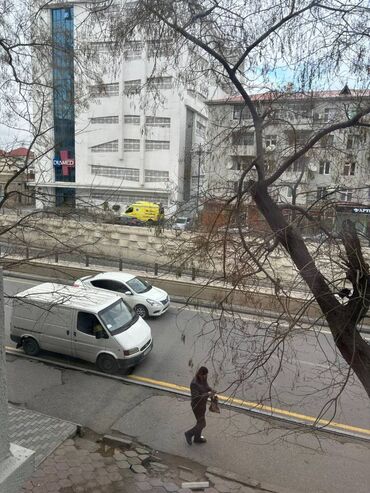 Uzunmüddətli kirayə mənzillər: Nərimanov rayonu, Gənclik metrosunun yanında, 5-mərtəbəli binanın 2-ci — 10