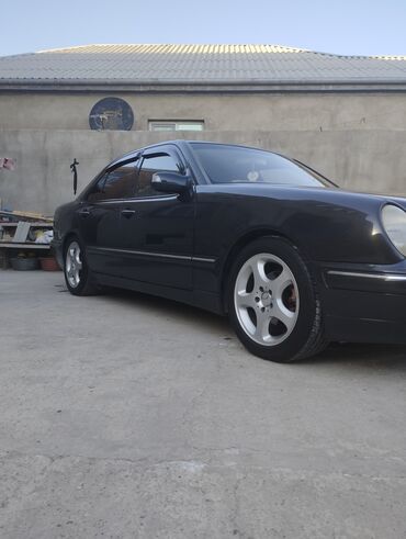 Mercedes-Benz: Mercedes-Benz E-Class: 2.2 l | 2000 il Sedan — 5