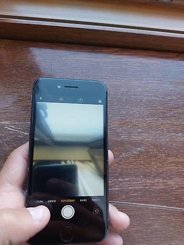 iphone 8 pilus: IPhone 8, Qara, Simsiz şarj — 5