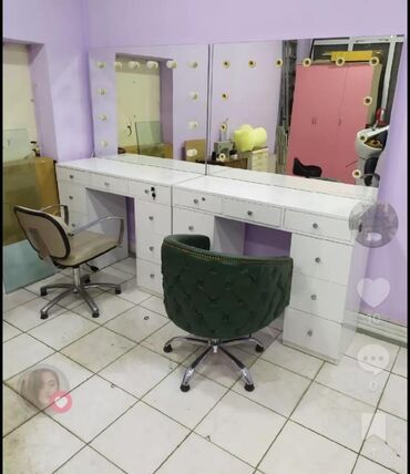 Salon masaları: İşlənmiş, Makiyaj üçün masa, Güzgülü