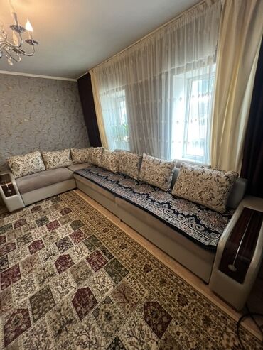 современные диваны: Угловой диван, C подушками, Трехместный