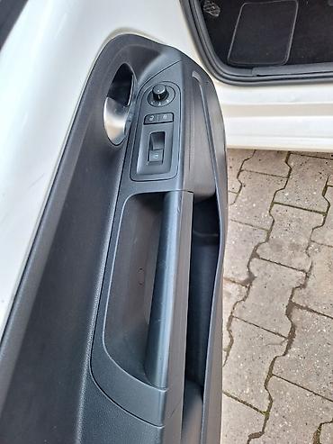 Volkswagen: U odličnom stanju, garancija za kilometrazu — 12