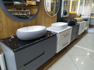 moydalar: Müxtəlif üslubda və rəngdə olan bu hamam mebeli dəstləri müasir vanna