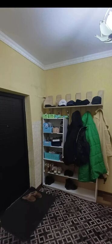 каражыгач дом: 55 кв. м, 3 бөлмө, Унаа токтотуучу жай, Сарай, Забор, тосулган