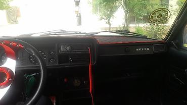 mercedes benz 208 d: Lada sedan (klassik “2107” seriyası görünüşü) – qara rəng, 4 qapı — 2
