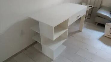 Stolovi: Radni Sto 26 – Moderan i Praktičan Dizajn 🔹 Cena: 💰 Bez fioke: 16.350 — 2