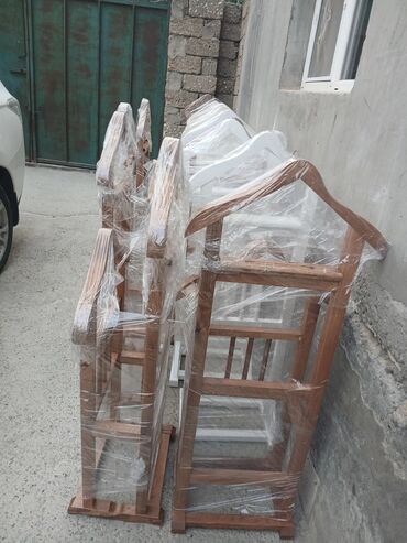 yer ucun metlax: Taxta paltar asılqanı/valet stendi - Material: möhkəm ağac (boyasız