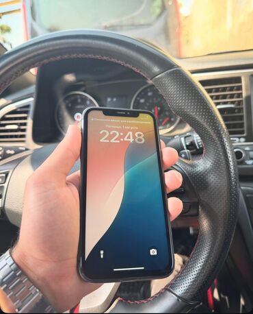 Apple iPhone: IPhone 11, 64 GB, Qara, Simsiz şarj, Face ID