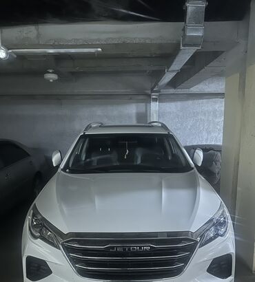 машина гетис: Jetour X70M: 2023 г., 1.5 л, Автоматические, Бензин, Кроссовер