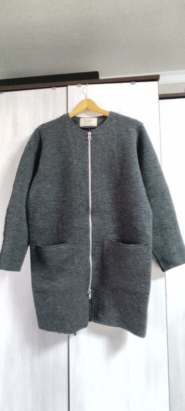 пальто куртка: Продаю кардиган б/у, плотная шерсть, трикотажная, как пальто. Темно-