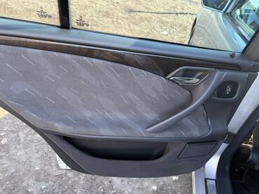 Mercedes-Benz: Mercedes-Benz E 240: 2.4 l | 2000 il Sedan — 12