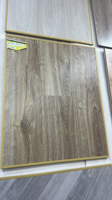 Laminat: Ağac naxışlı laminat döşəmə paneli - Təbii ağac teksturasını verən — 15