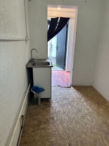 сдаю место в салоне: 20 м², 2 комнаты, Забор, огорожен, Подвал, погреб