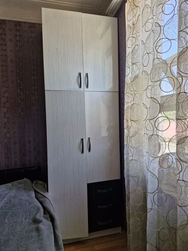 шкаф для документов с замком: Dolab 100 azn. Yaxsi veziyyetdedir. Unvan Resulzade qesebesi.
k5522~SD