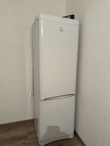 Холодильники: Холодильник Indesit, Требуется ремонт, Двухкамерный