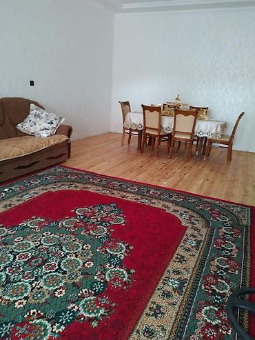 gencede ev: Satışa təqdim olunur: ikimərtəbəli həyət evi Xüsusiyyətlər: - Geniş — 3
