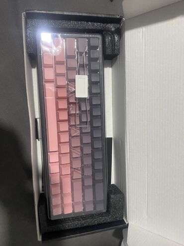 bezicna tastatura sa pozadinskim osvetljenjem: Odaziv testature 0.01 za pro gaming!!Koriscena 1mesec placena 13700