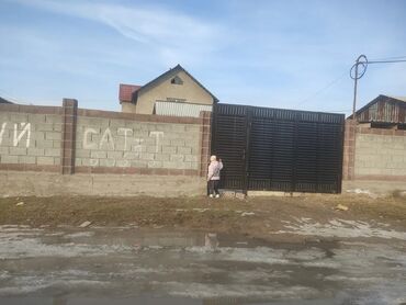 киевская советская: 30 кв. м, 2 бөлмө, Жылуу пол, Брондолгон эшиктер, Забор, тосулган