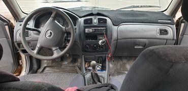 Mazda: Mazda 323: 2000 г., Механика, Бензин, Седан — 7