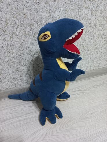 Oyuncaqlar: Dinozavr ~35 sm Ördək ~25 sm Tovuz quşu ~ 20sm Tutuquşu ~ 20 sm — 19