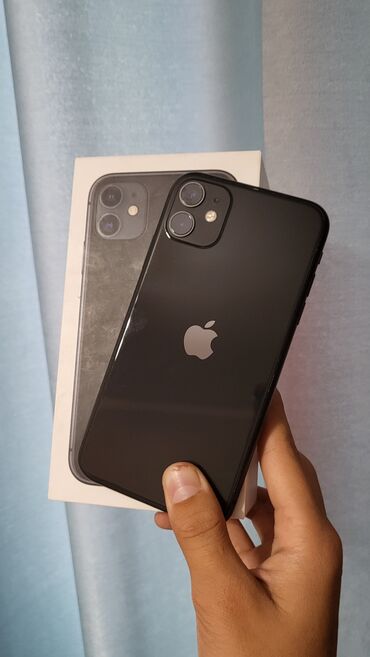 меняю на айфон 11: IPhone 11, Колдонулган, 128 ГБ, Кара, Заряддоочу түзүлүш, Кабель, Куту, 80 %