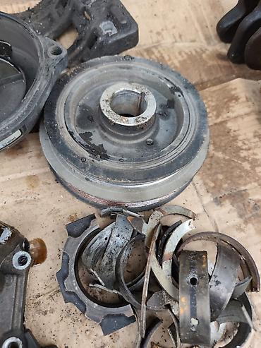 Двигатели, моторы и ГБЦ: Двигатель внутреннего сгорания(6v цилиндровый, бензиновый) — 12