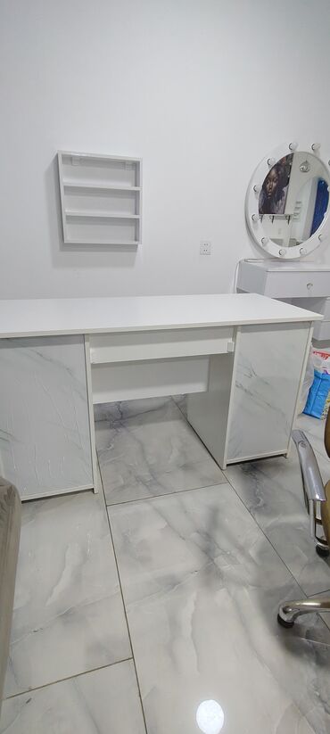 Sifarişlə yazı masaları: Стол в идеальном состоянии. 145*60*80. забирать с гарачухкр — 3