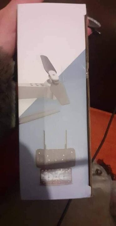 Dronovi: Dron sa 2 kamere za snjimanje E88 CENA 4700 din Frekvencija: 2.4G — 9