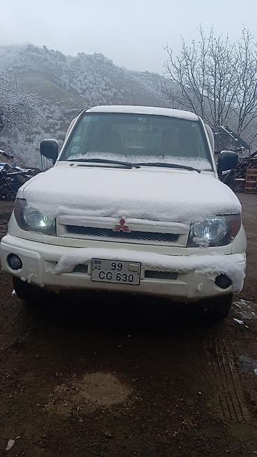 Mitsubishi: Mitsubishi Pajero iO (qısa kuzov, 3 qapı) – ağ rəngdə, şəhər və ofroud — 7