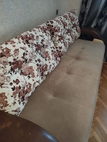 avanqart: Divan, Yeni, Açılan, Bazalı, Parça