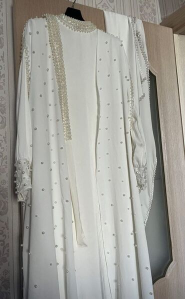 платье размер м: Кече көйнөгү, Классикалык, Узун модель, Атлас, Жеңдери менен, Таштар, XL (EU 42)