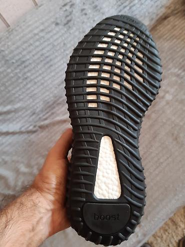 Şəxsi əşyalar: Adidas Yeezy Boost 350 — 3